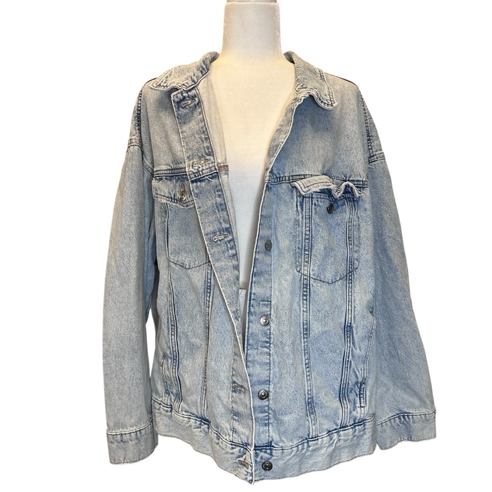 Divided denim‎ jacket Women’s trucker style size large light acid wash